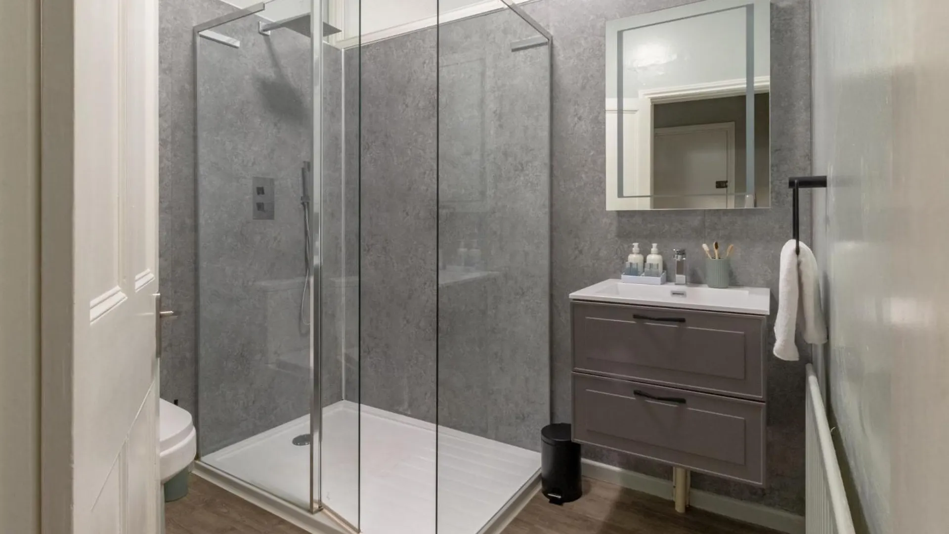 Clarence Square Penthouse Apartment GLOUCESTERSHIRE